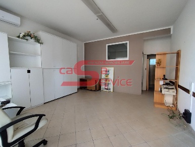 Foto Locale commerciale a Montecatini-Terme di 35 m² con 1 locali