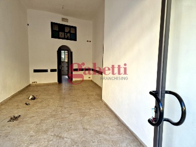Foto Locale commerciale a Pisa Porta a Lucca di 55 m² con 2 locali