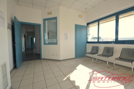 Foto Ufficio a Lucca Sant'Anna di 120 m² con 6 locali in vendita