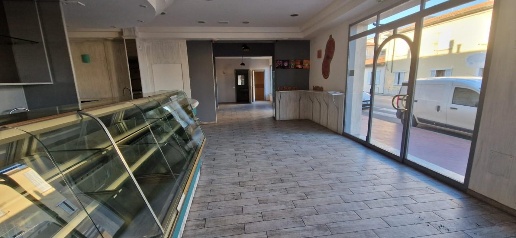 Foto Locale commerciale a Ponsacco Centro di 150 m² con 2 locali in vendita