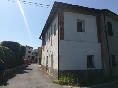 Foto Laboratorio a Lucca Montuolo di 115 m² con 4 locali in vendita