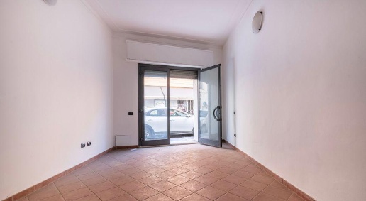 Foto Locale commerciale a Pisa Don Bosco di 60 m² con 2 locali in vendita