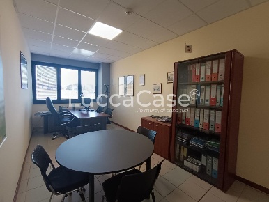 Foto Ufficio a Lucca Sant'Anna di 200 m² con 6 locali in affitto