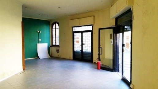 Foto Locale commerciale a Lucca Arancio di 150 m² con 2 locali in vendita