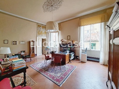Foto Ufficio a Lucca Piazza Napoleone - San Michele di 300 m² con 7 locali