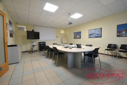 Foto Ufficio a Lucca Sant'Anna di 400 m² con 10 locali in affitto