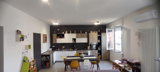Foto Appartamento a Carrara Avenza di 90 m² con 4 locali in vendita