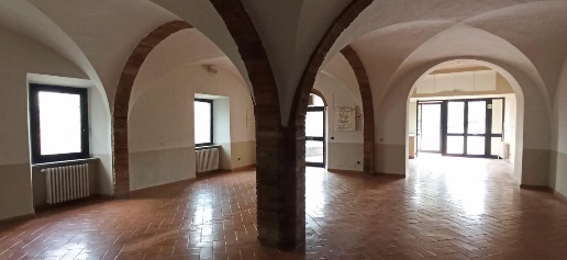 Foto Locale commerciale a Volterra Centro di 200 m² con 4 locali in vendita