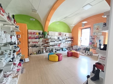 Foto Locale commerciale a San Giuliano Terme San Giuliano Terme Paese