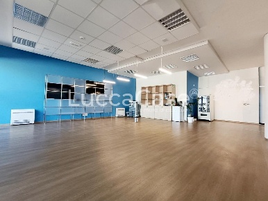 Foto Ufficio a Capannori Lammari - Lunata di 225 m² con 1 locali in affitto
