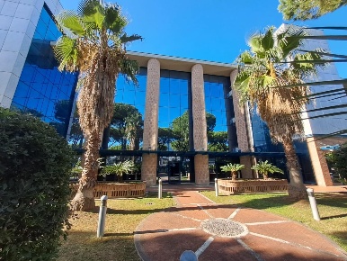 Foto Ufficio a Massa Zona Industriale di 80 m² con 3 locali in vendita