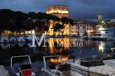 Foto Negozio a Viareggio Centro di 75 m² con 1 locali in affitto
