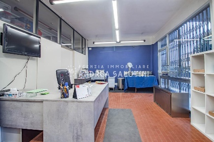 Foto Locale commerciale a Calcinaia Fornacette di 60 m² con 1 locali
