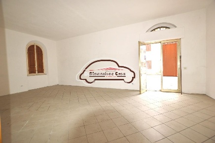 Foto Locale commerciale a Lucca Antraccoli di 63 m² con 2 locali in affitto