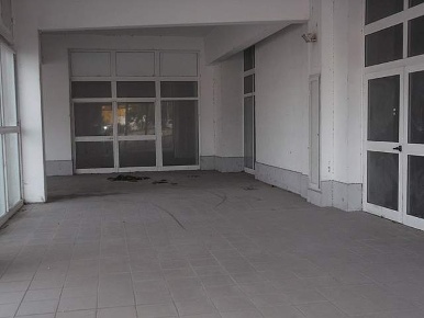 Foto Locale commerciale a Cascina Semicentro di 2500 m² con 14 locali