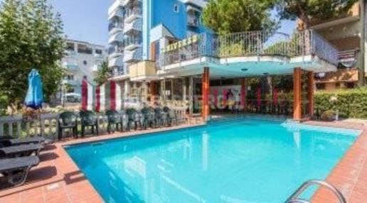 Foto Hotel a Camaiore Lido di Camaiore di 1 m² con 30 locali in vendita
