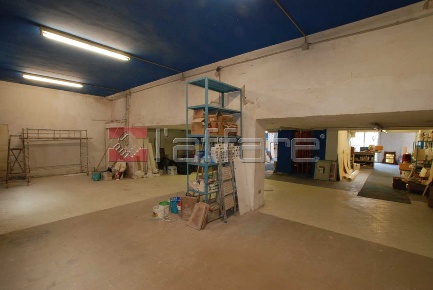 Foto Locale commerciale a Pontedera Centro di 390 m² con 1 locali