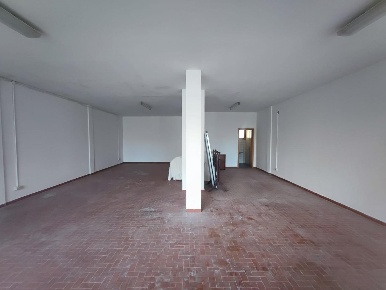 Foto Locale commerciale a Ponsacco di 106 m² con 1 locali in vendita