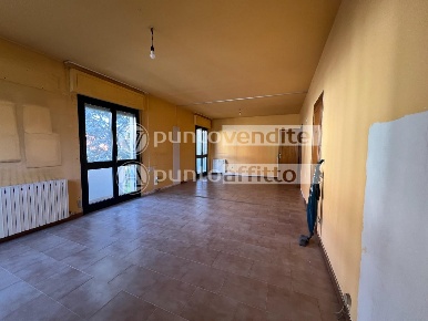 Foto Ufficio a Lucca Arancio di 240 m² con 5 locali in vendita