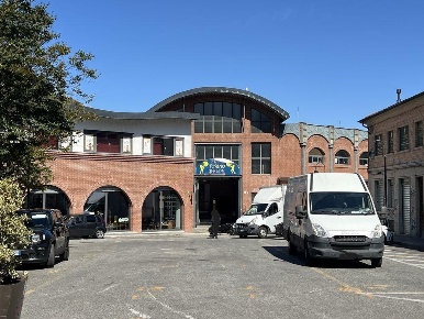 Foto Negozio a Torino Aurora di 291 m² con 2 locali in vendita