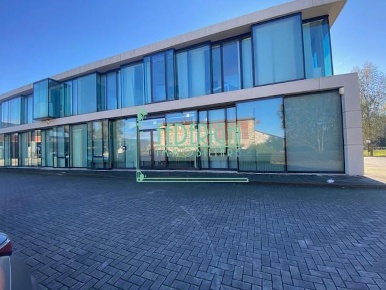 Foto Locale commerciale a Capannori Verciano - Guamo di 155 m² in vendita