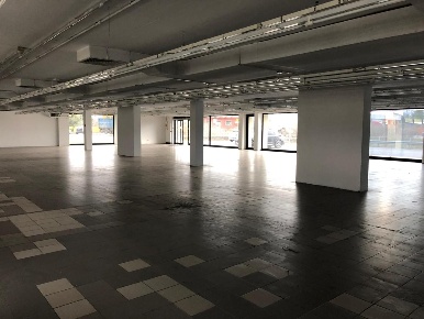 Foto Locale commerciale a Capannori Lammari - Lunata di 850 m² con 4 locali