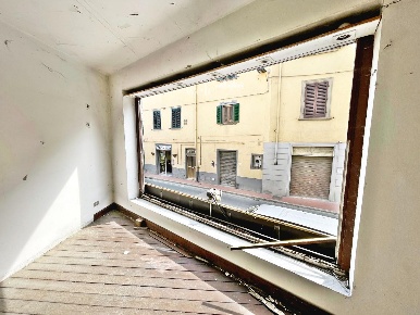 Foto Negozio a Signa Centro di 130 m² con 2 locali in vendita