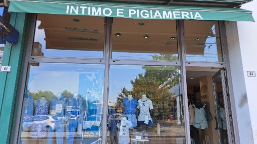 Foto Attività commerciale a Modena Centro Storico di 45 m² con 1 locali