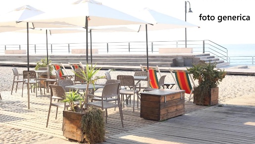 Foto Locale commerciale a Viareggio Torre del Lago di 800 m² con 2 locali