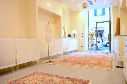 Foto Negozio a Carrara Centro di 50 m² con 1 locali in vendita