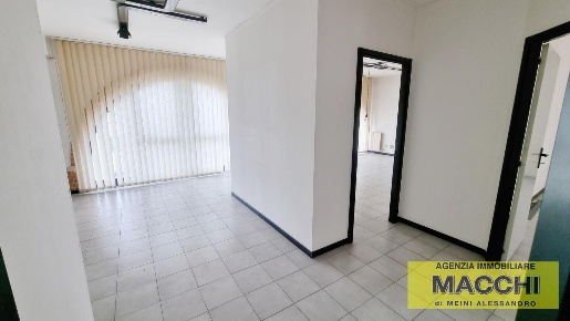 Foto Ufficio a Ponsacco di 80 m² con 3 locali in affitto
