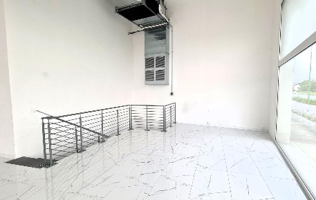 Foto Negozio a San Miniato San Miniato Basso di 200 m² con 4 locali