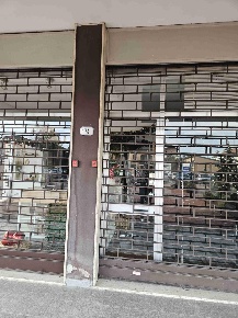 Foto Negozio a Arese Centro di 96 m² con 1 locali in vendita