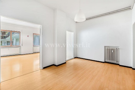 Foto Ufficio in Via Vincenzo Foppa, Milano Solari di 150 m² con 6 locali