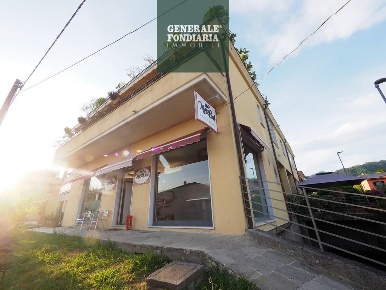 Foto Attività commerciale a Bolano di 70 m² con 2 locali in vendita