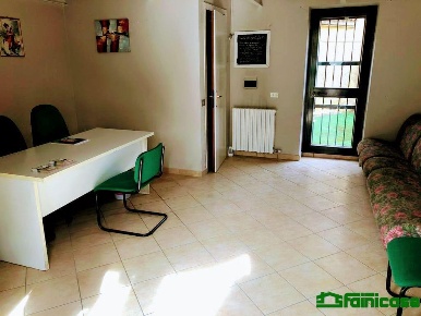Foto Negozio in VIA PRINCIPALE, Liscate di 45 m² con 1 locali in vendita