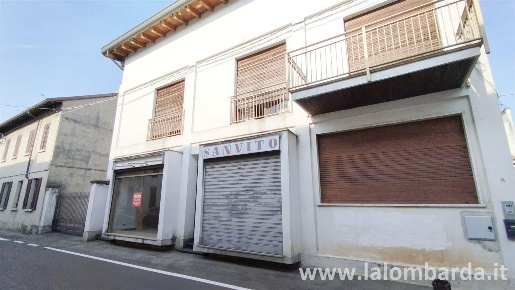 Foto Negozio in via Fiume, Sovico di 78 m² con 2 locali in vendita