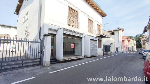 Foto Negozio in via Fiume, Sovico di 78 m² con 2 locali in vendita