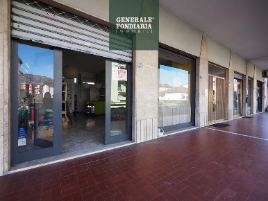 Foto Negozio a Bolano di 57 m² con 1 locali in affitto
