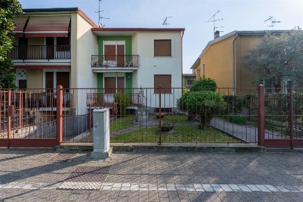 Foto Villa bifamiliare in Viale Piave, Novate Milanese di 190 m² in vendita
