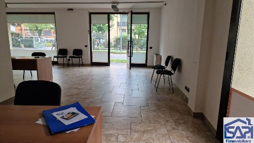 Foto Negozio a Vimercate San Maurizio di 80 m² con 1 locali in affitto