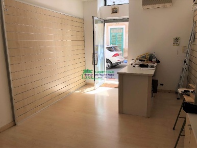 Foto Locale commerciale a Ragusa Centro di 87 m² con 4 locali in affitto