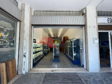 Foto Locale commerciale a Ravenna Lido Adriano - Lido di Dante di 65 m²