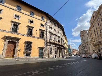 Foto Locale commerciale in Corso Vittorio Emanuele II, Roma Piazza Navona