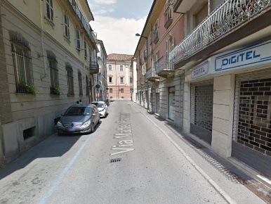 Foto Negozio in Via Prandone, Asti di 70 m² con 2 locali in vendita