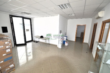 Foto Locale commerciale a Ragusa di 90 m² con 3 locali in affitto