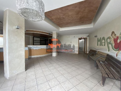Foto Locale commerciale in VIALE PAPA GIOVANNI XXIII, Palosco di 120 m²