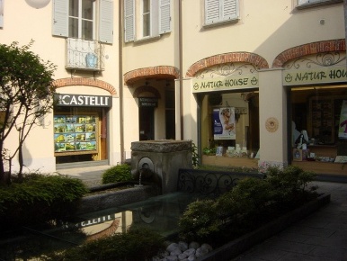 Foto Negozio a Seregno di 55 m² con 1 locali in vendita