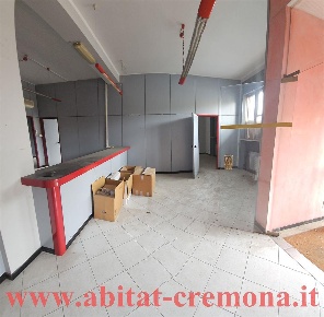 Foto Ufficio in via milano, Cremona Cristo Re di 222 m² con 9 locali