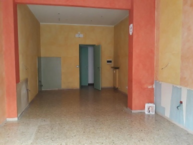 Foto Negozio a Lonato del Garda Lonato di 40 m² con 1 locali in affitto